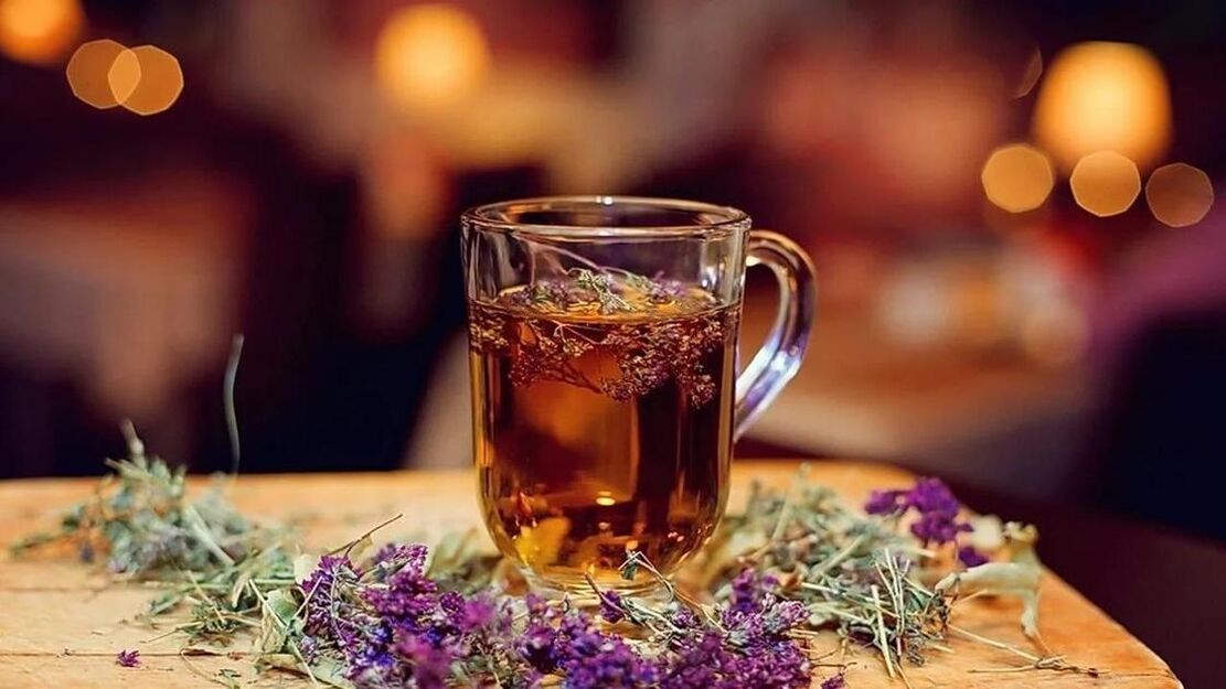 Unha decocção de té curativo de fireweed protexerá a un home da inflamación